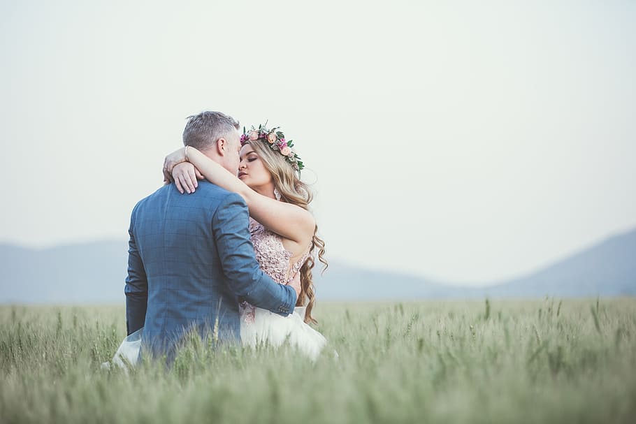 Man and Woman Kissing, adorable, affection, beautiful, couple, HD wallpaper